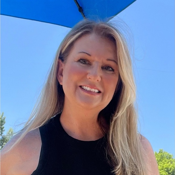 Meet your Posher, Kim - Picture 3 of 5